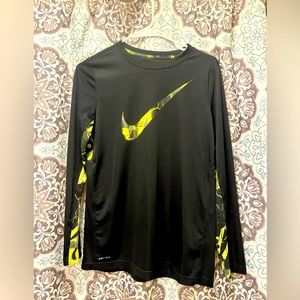 Nike dry fit xl long sleeved men’s shirt